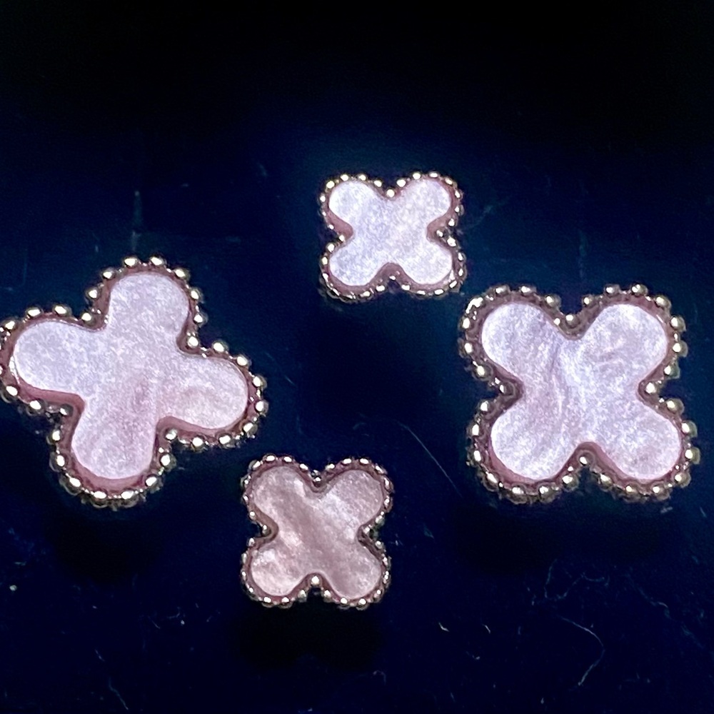 2 pairs Pink Clover-Shaped Earrings